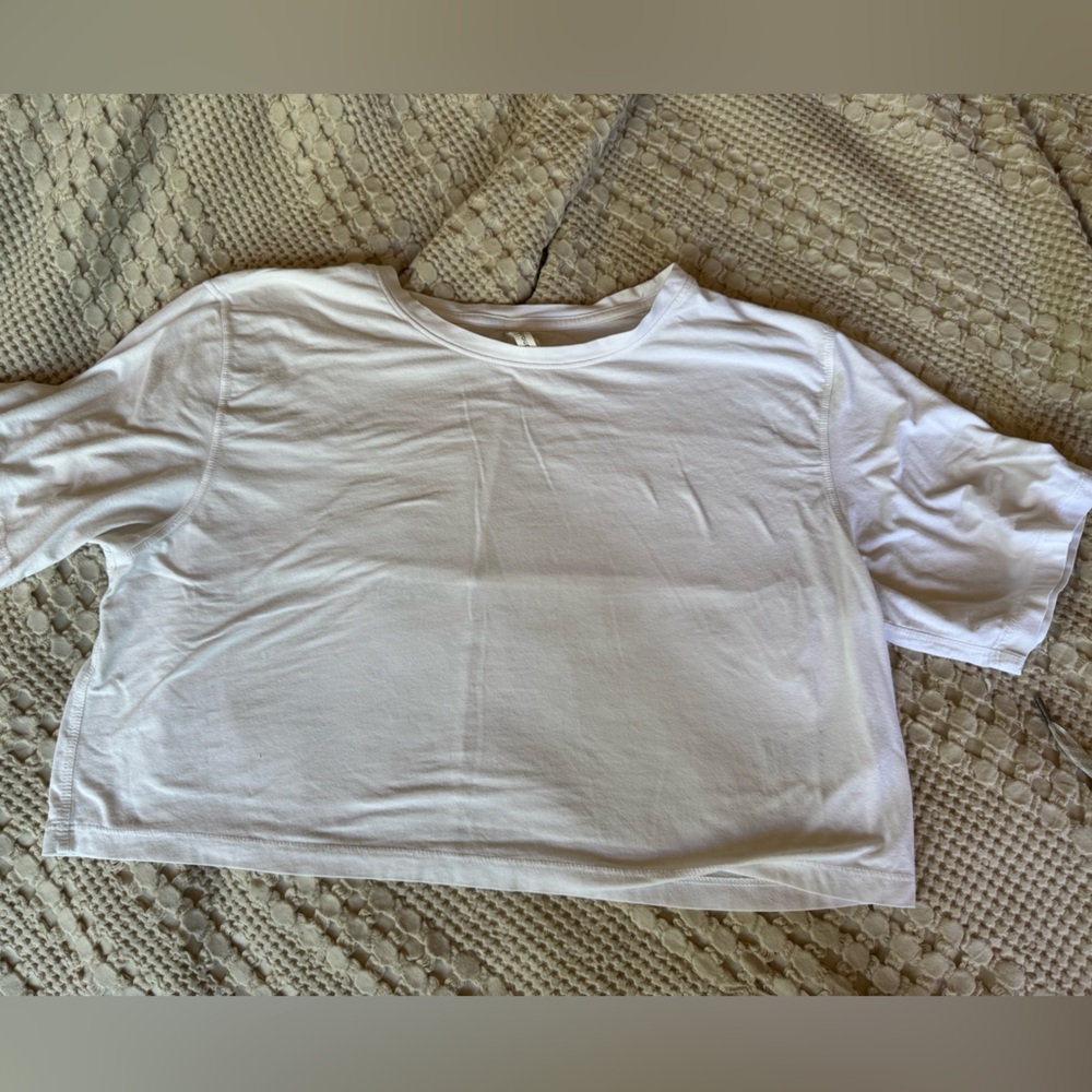 🤍FINAL PRICE🤍Babaton White Crop Top